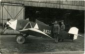 Lėktuvas ANBO-I prie Karo aviacijos angaro