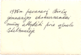 Mokytojo Kazimiero Vaičekausko atlydėti Biržų gimnazijos ekskursantai prie ąžuolo Stelmužėje. 1935 m. pavasaris