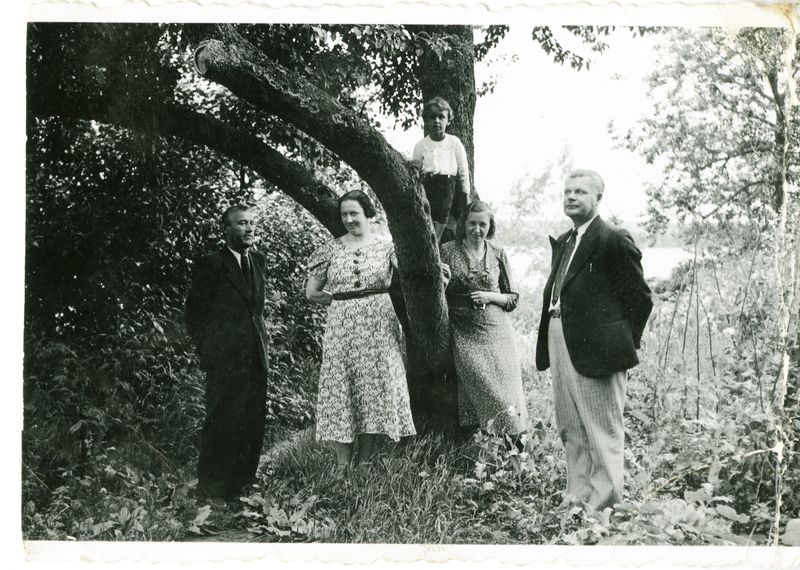 Sofija ir Alfonsas Matiukai išvykoje į gamtą. 1936 m.