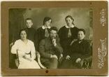 Karo gydytojas Vytautas Žakavičius su žmona Jadvyga ir vaikais Petru, Kamilija, Jadvyga. Omskas, Rusija, apie 1919 m.