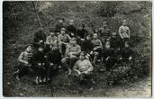 Latvija (?). Pirmasis pasaulinis karas: vokiečių kariškių grupė, tarp jų – gimnazistas G. Rauskinis