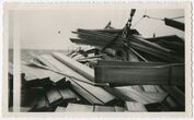 Išsibarstęs lentų krovinys ant garlaivio „Friesland“ denio