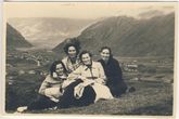 Ona Sedelskytė su draugėmis Kaukazo kalnuose