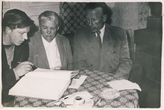 V. Karvelis, B. Buivydaitė ir J. Katinas atidarant A. Vienuolio memorialinius kambarius