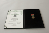 Lietuvos kariuomenės kūrėjų savanorių medalis, įteiktas Eugenijui Alaburdai, ir jo liudijimas dėkle