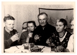 Nuotraukoje iš kairės Antanas Puodžiukas, jo žmona Ona Puodžiukienė, vyras ir žmona Jankauskai. Vorkuta, 1959 m.