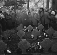 Skaitmeninė fotografija.  Vėlinių minėjimas Latvijos Respublikoje, Červonkos kaimo  kapinėse  	 1988 m..   Fotografas - Petras Prascienius