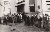 V.Kudirkos atminimo lentos atidengimas prie Pašto pastato 1988.12.10. Marijampolėje