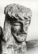 Kalnelio bažnyčios šventoriaus skulptūros „Nukryžiuotasis“ fragmentas