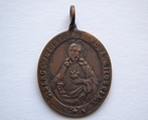 Medalikėlis su Jėzaus liepsnojančia širdimi