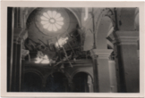 Rietavas pirmosiomis II pasaulinio karo dienomis. Rietavo šv. Mykolo arkangelo bažnyčios  sudaužytų vargonų vaizdas