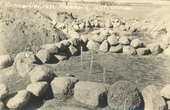 Kurmaičių pilkapių kasinėjimai 1951 m. Pilkapių akmenų vainikai