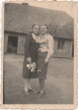 Puseserės Valė Sungailaitė ir Zofija Sungailaitė Gečienė, apie 1940 m.