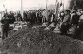 Iškilmingos trylikos partizanų palaikų laidotuvės Rietave 1990 m. spalio 14 d.