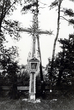 Monumentalus kryžius su koplytėle Kretingos katalikų parapijos kapinėse