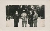 Fotografija. Aktorius Petras Kubertavičius su kolegomis Palangoje.1929 m.