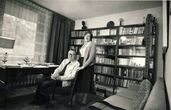 Nuotrauka. Vytautas Sirijos Gira su žmona Alma namuose