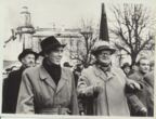 Nuotrauka. Vacys Reimeris, Teofilis Tilvytis, Antanas Venclova Spalio revoliucijos švenčių eisenoje