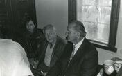 A. Žilėnas su literatais F. Kiršos sodyboje, poeto 100-ųjų gimimo metinių proga 1991 m.