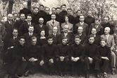 Panevėžio valstybinės berniukų gimnazijos mokytojai ir 8-os klasės moksleiviai. 1937 m. pavasaris.