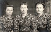 Trijų jaunų moterų portretas
