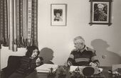 Nuotrauka. Jonas Avyžius su žmona žurnaliste Irena Litvinaite savo namuose