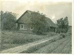 Namas Mosėdžių kaime, Kretingos r., kurį  1933 m. nufotografavo ir nubraižė jo planą Bronius Žekonis.