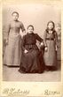 Moteris ir dvi mergaitės. XIX a. pab.- XXa. pr.