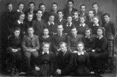Biržų gimnazijos mokiniai su mokytoju J. Šiliniu