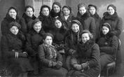 Astravo mergaičių žiemos žemės ūkio mokyklos mokinės