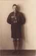 Fotoatvirukas. Portretinė nuotrauka. Visu ūgiu. Uniformuoto vyresnio amžiaus skauto portretas fotoateljė patalpoje. Šiauliai, 1933–1940 m.