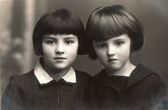 Dviejų nežinomų mergaičių portretas