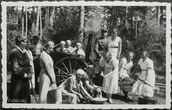 Nuotrauka. Šaulės gamina maistą pirmosios Lietuvos Šaulių sąjungos moterų šaulių vadovių stovyklos metu