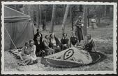 Nuotrauka. Šaulės pirmosios Lietuvos Šaulių sąjungos moterų šaulių vadovių stovyklos metu