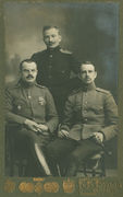 Trijų Rusijos imperijos kariuomenės karininkų portretas