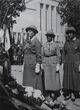 Nuotrauka. Lietuvos Šaulių sąjungos šaulių moterų tarybos atstovės Vytauto Didžiojo karo muziejaus sodelyje
