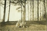 M. Končienė su 2 vaikais ant Zubriuko kalvos