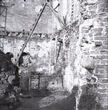 Fotonegatyvas. Panemunės (Gelgaudų, Vytėnų) pilies archeologiniai tyrinėjimai. Tvirtovės rytinio korpuso raudonų plytų mūro sienų liekanų fragmentų vaizdas iš arti. 1954–1956 m.