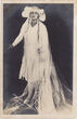 Fotoatvirukas. Portretinė nuotrauka. En face, visu ūgiu. Žymi Lenkijos teatro ir kino aktorė Jadwiga Smosarska (1898–1971). Kadras iš filmo „Raupsuotoji“ (1926). Lietuva, 1926–1940 m.