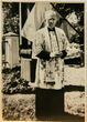 Iš Pranciškaus Mikutaičio fondų. Pagyvenęs žilas kunigas su visa kunigo apranga (nuotrauka)