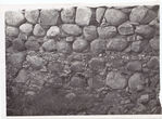 Fotonuotrauka. Archeologiniai tyrinėjimai Trakų pusiasalio pilyje. Gynybinės sienos fragmentas. 1967–1968 m.